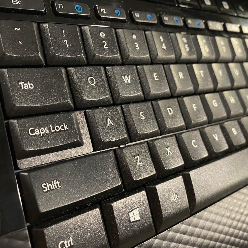 NIB Microsoft Wireless 2000 keyboard, mouse and fob.